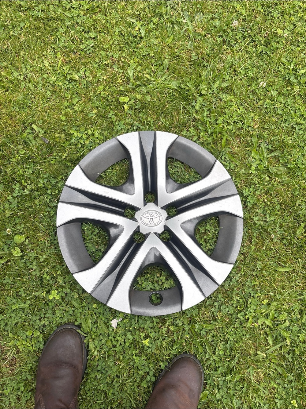 Toyota Silver & Black Wheel Cover - 15" Style Hubcap